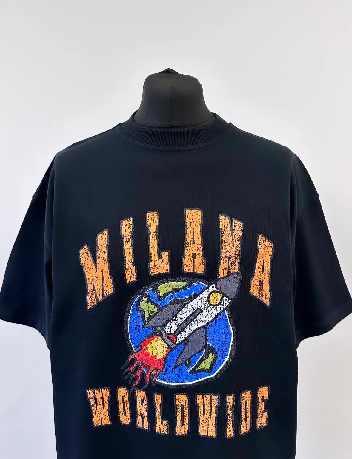 Black Worldwide Heavyweight T-shirt. - Image 2