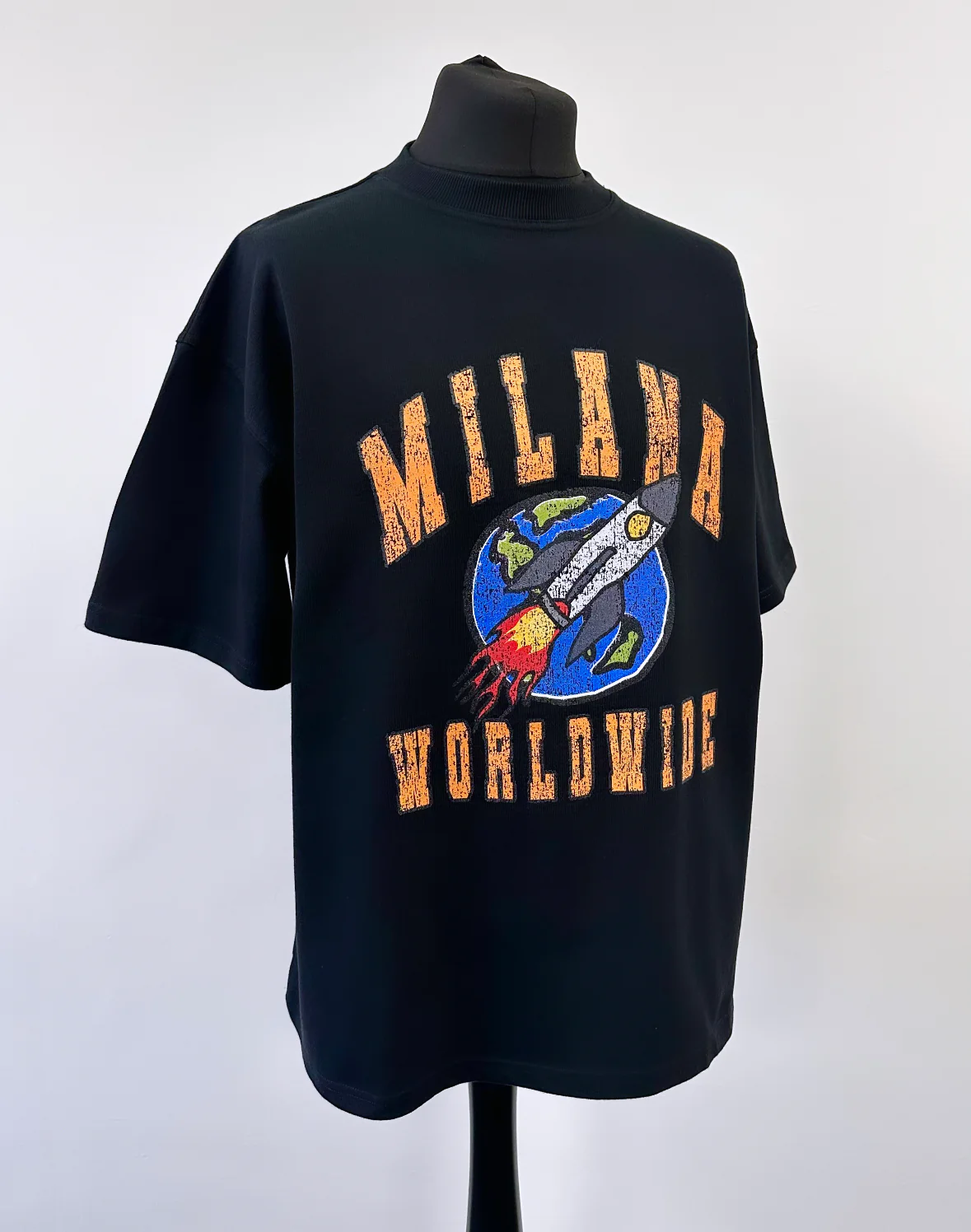 Black Worldwide Heavyweight T-shirt. - Image 3