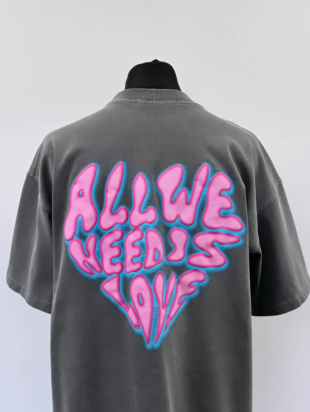Washed Charcoal Balloon Heart Heavyweight T-shirt. - Image 3