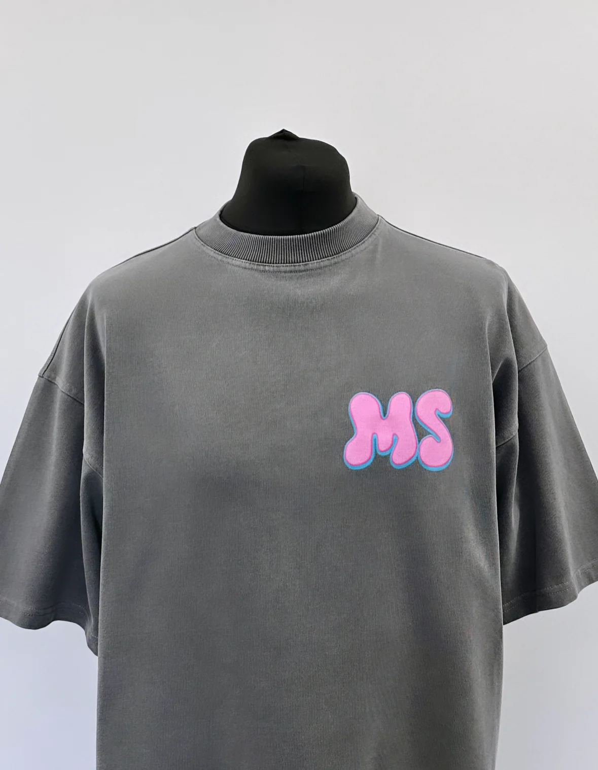 Washed Charcoal Balloon Heart Heavyweight T-shirt. - Image 4