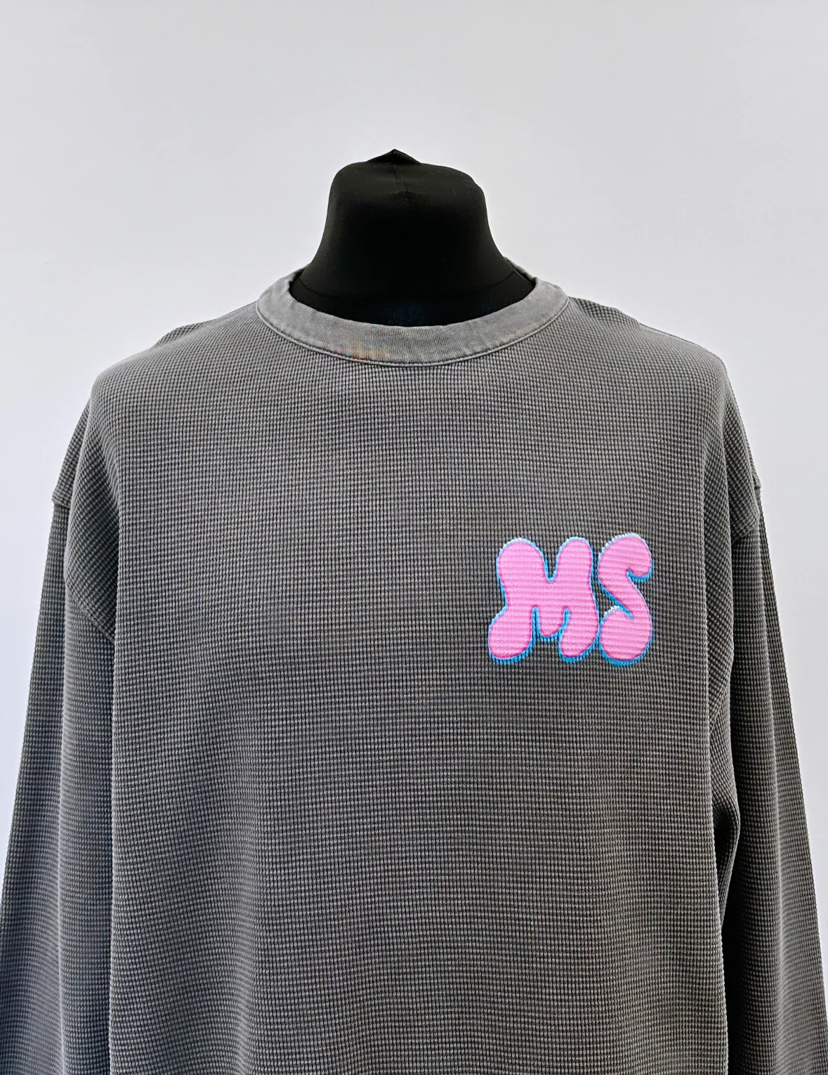 Washed Charcoal Waffle Heavyweight Balloon Long Sleeve T-shirt. - Image 4