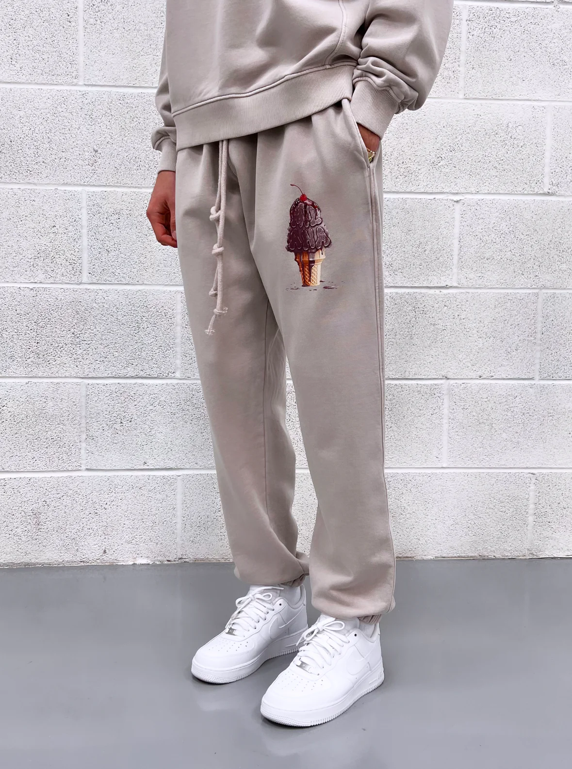 Washed Taupe Ice Cream Sweatpants. - Image 3
