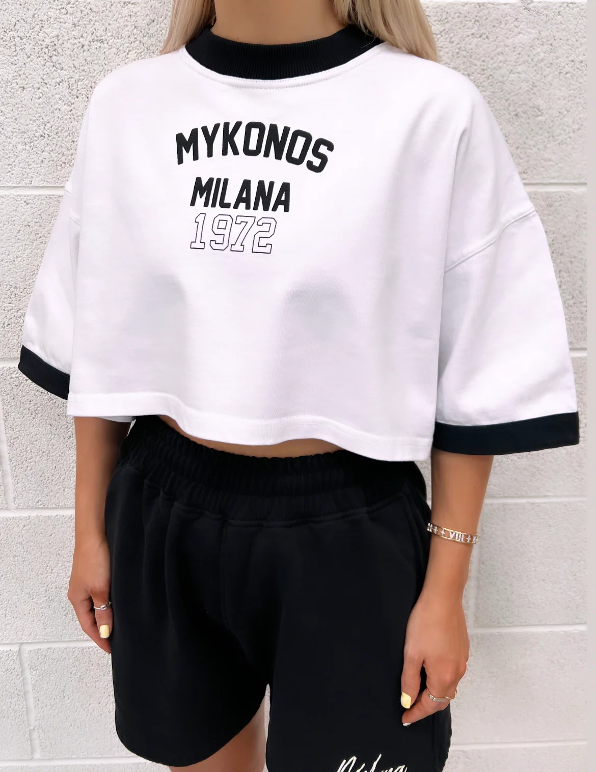White And Black Mykonos Cropped Heavyweight T-shirt. - Image 2